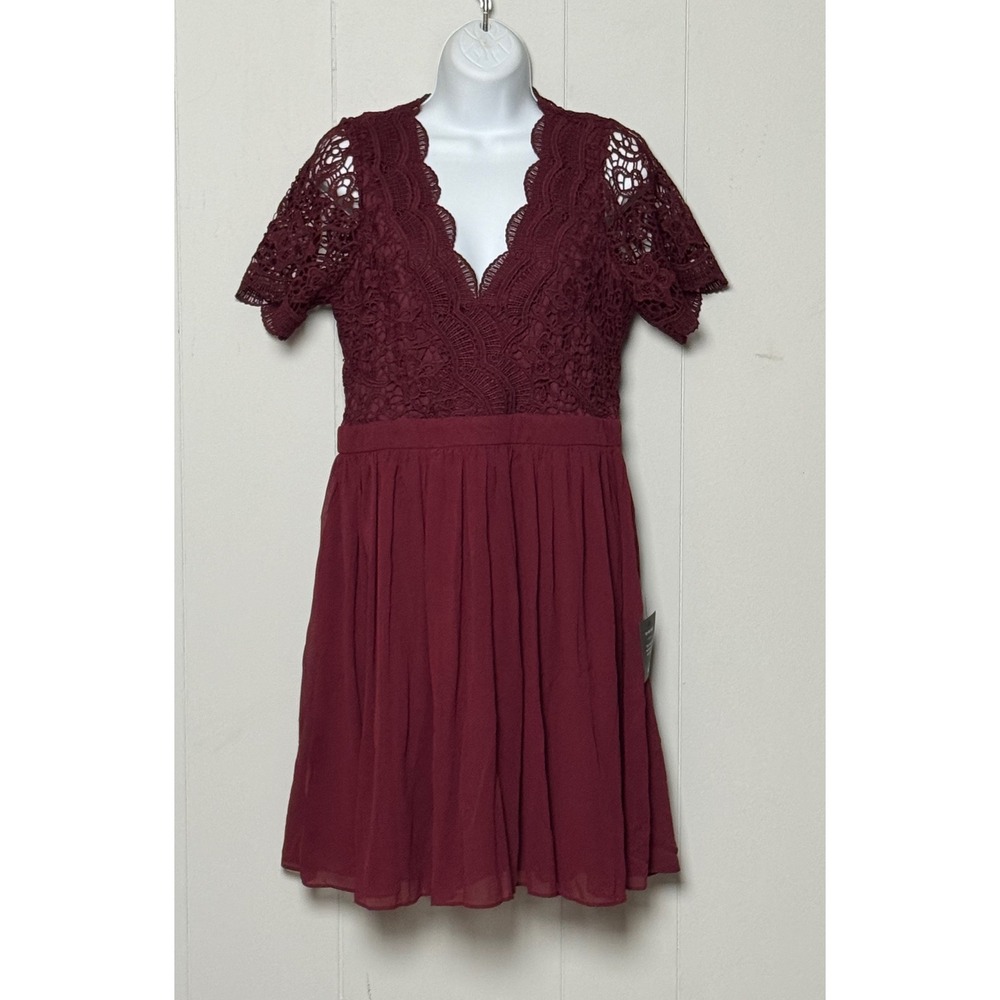 NWT Lulus Burgundy Lace Chiffon V-Neck Cocktail Dress Short Sleeve Maroon Size L